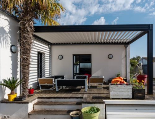 Pergola bioclimatique ou pergola classique : comment faire le bon choix ?